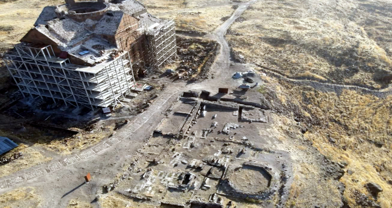 bakan ersoy duyurdu ani kazilarinda selcuklu kumbeti bulundu 8mDGNYBU