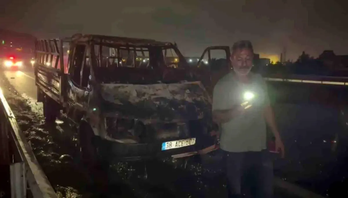 hatayda kamyonet yandi surucu tepki gosterdi 85rYQgrh