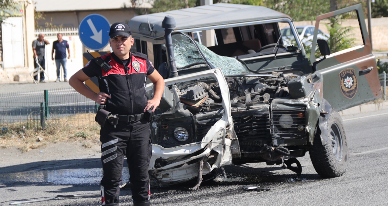 igdirdaki trafik kazasinda 1i polis 4 kisi yaralandi 4vypNcT2