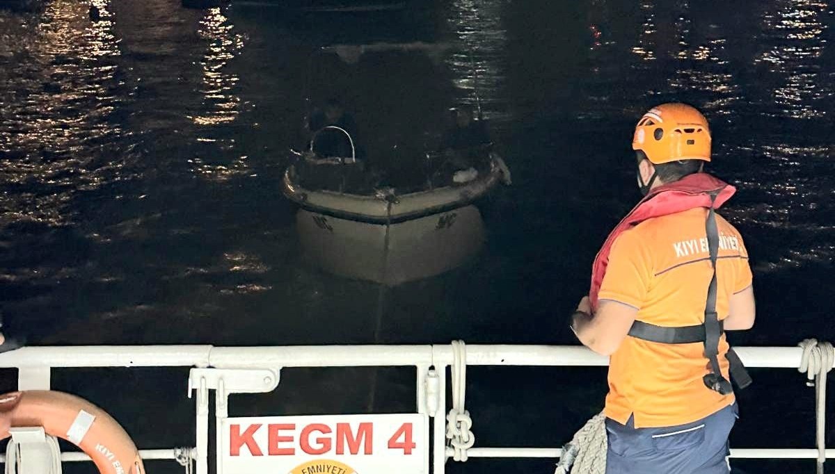 istanbul bogazinda tekne arizasi zJ9aiSOw