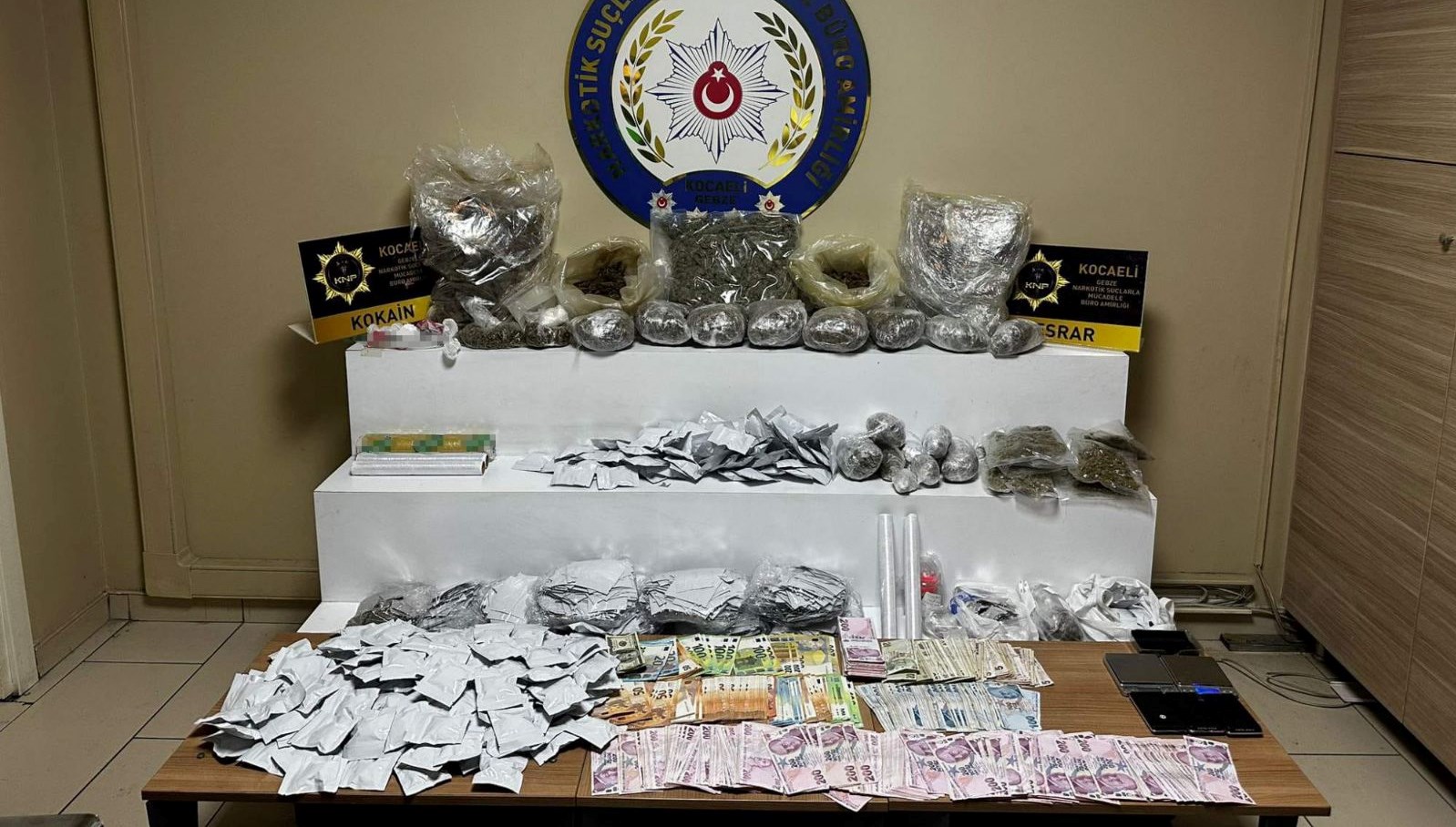 kocaelide uyusturucu operasyonu 5 supheli yakalandi HRajLWyI