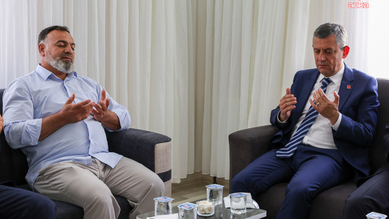 ozgur ozel sehit ailesini ziyaret etti MqSHKxIO