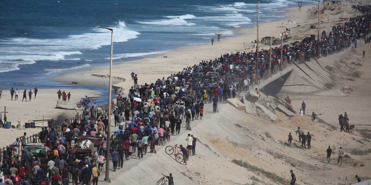 gazzeliler evlerinin enkazi uzerine cadir kuruyor ZG7S9jOv