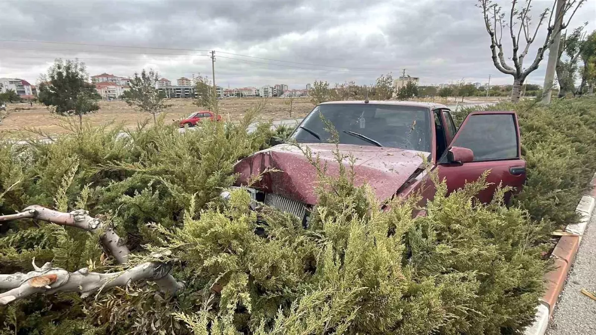 karamanda tofas otomobili kaza yapti baba ve kizi yaralandi VIMZZPGd.jpg