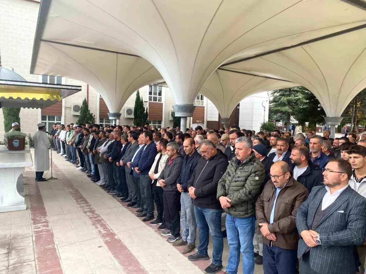 otomobil kazasinda hayatini kaybeden sedat durmaz ugurlandi ZOgedXsy