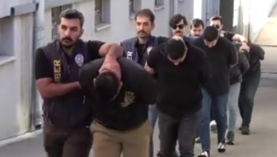 sazan sarmali yonetimiyle 1 milyon liralik vurgun YXGX9uiz.jpg