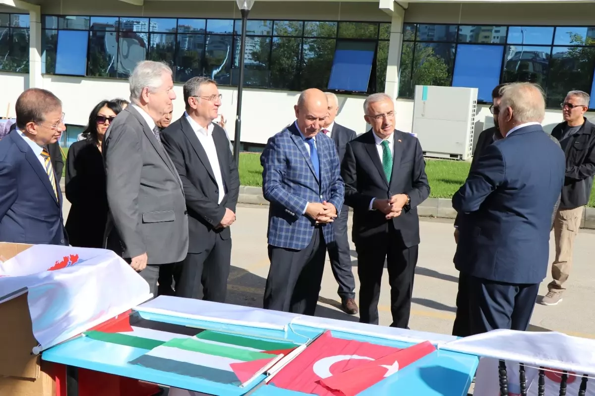 yuksek ihtisas universitesinde gazze ile dayanisma haftasi duzenlendi yPgMF3aG