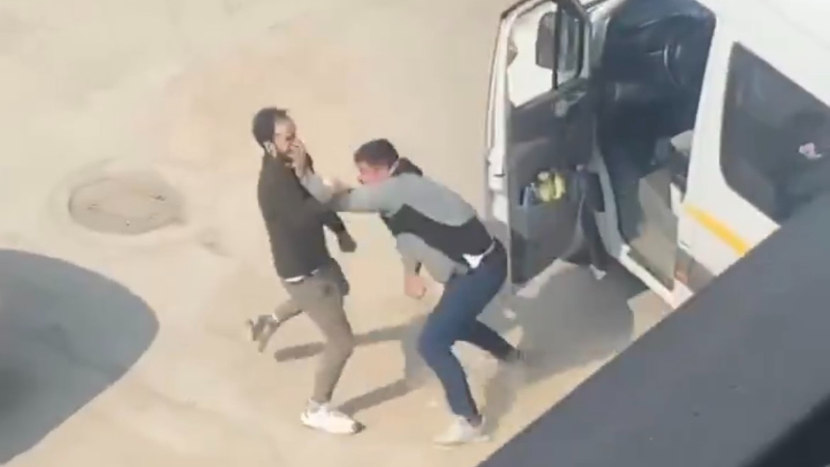 bursada yol kavgasi terlik ve sopayla birbirlerine girdiler naAjIGaI.jpg