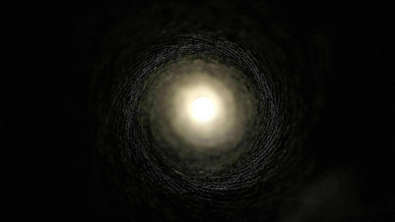 gokbilimciler evrenin ilk donemlerinde olusan bir karadeligi kesfetti URLYRHby.jpg