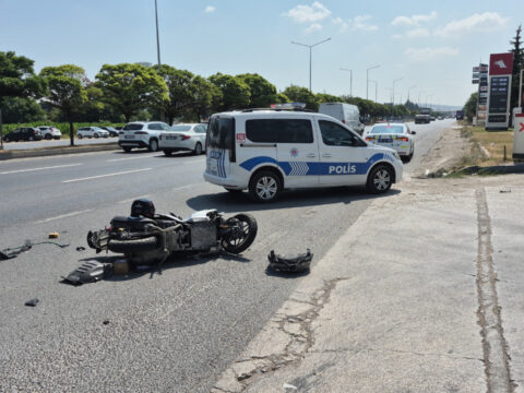 Eskisehirde otomobile arkadan carpan motosiklet surucusu hastaneye kaldirildi VTr2g9Ru