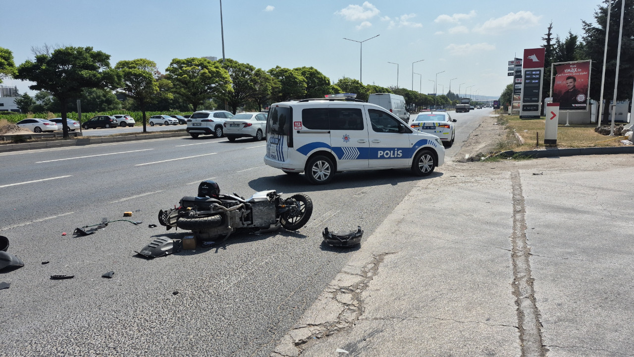 Eskisehirde otomobile arkadan carpan motosiklet surucusu hastaneye kaldirildi VTr2g9Ru
